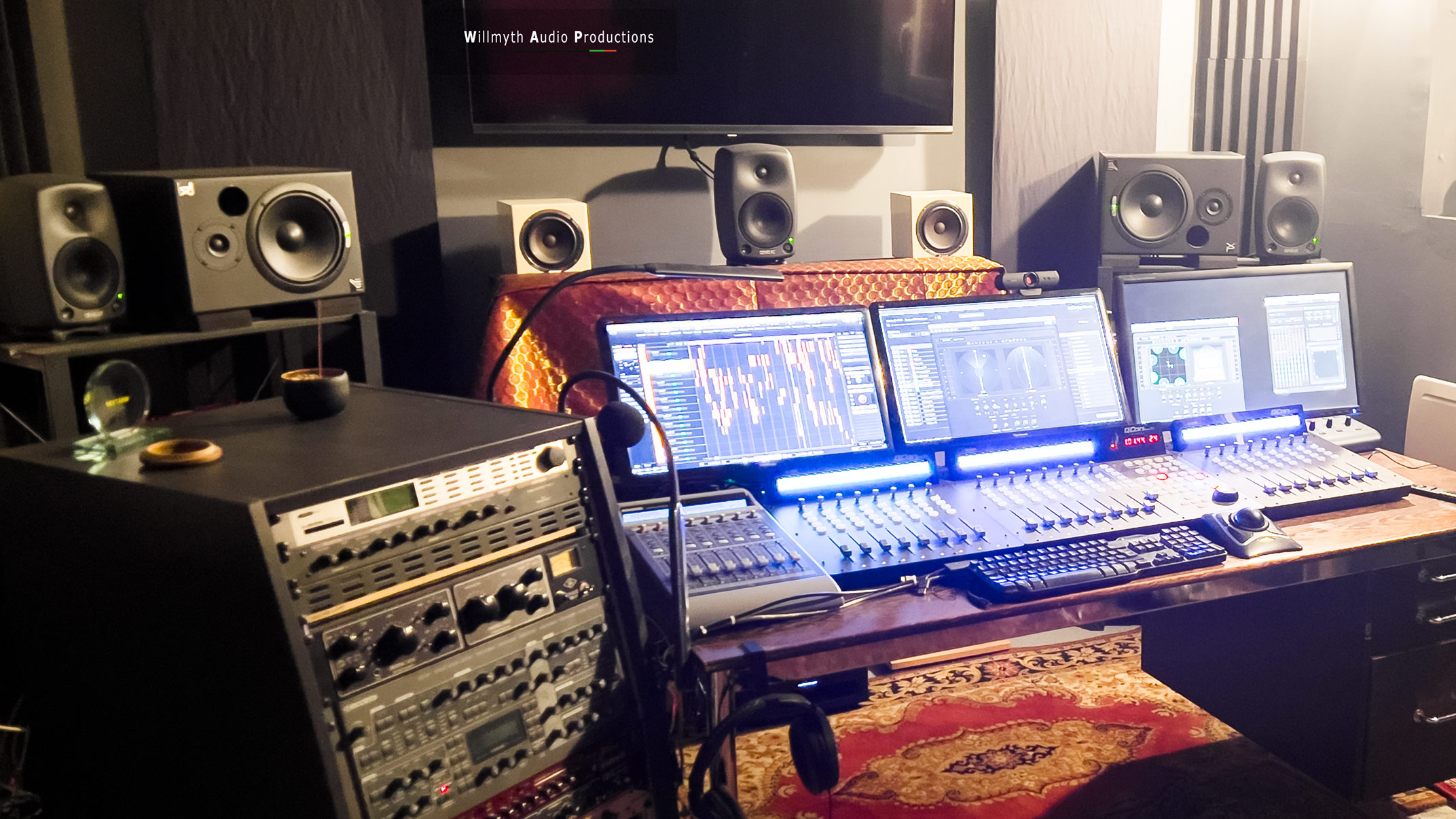 Studio W.A.P console de mixage et enceintes de monitoring